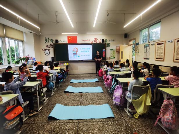 D:\公众培训\2023年公众资料\2.科普活动\9月\130.重庆市渝中区人民小学急救科普活动\2023.9.22重庆市渝中区人民小学急救科普照片\2023.9.22重庆市渝中区人民小学急救科普照片7.jpg2023.9.22重庆市渝中区人民小学急救科普照片7
