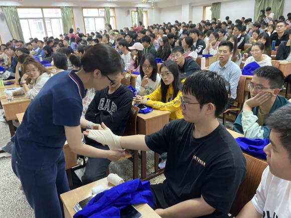 D:\公众培训\2023年公众资料\2.科普活动\10月\134.重庆大学研究生急救科普培训活动\2023.10.18重庆大学研究生急救科普培训活动\2023.10.18重庆大学研究生急救科普培训活动2.jpg2023.10.18重庆大学研究生急救科普培训活动2