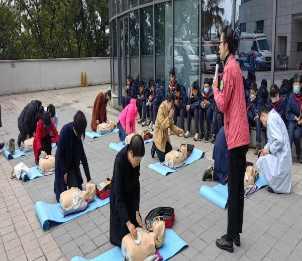 重庆实验外国语学校在校中小学生急救科普活动3月9日 (6)