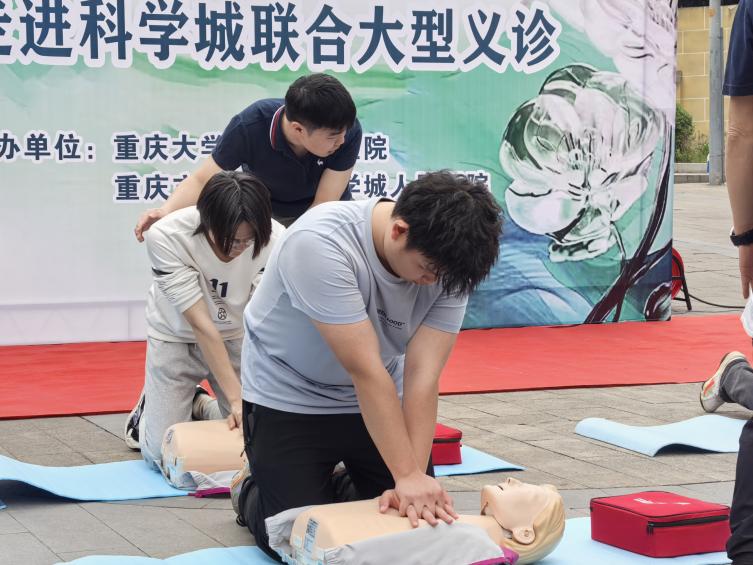 D:/1.公众培训/2025年公众资料/2.科普/200.惠民生健康基层行义诊活动-西城金街购物广场4.16/西城金街购物广场义诊活动4.16照片/21e43950ba00e46d73e52ba0ddceb8e.jpg21e43950ba00e46d73e52ba0ddceb8e