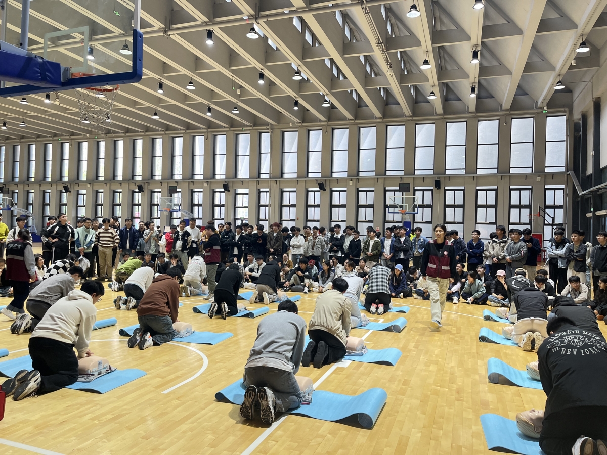 D:/1.公众培训/2025年公众资料/1.提升行动/38.282期（重庆大学虎溪校区-关爱生命1）10.30/2025.10.30重庆大学虎溪校区-关爱生命-心肺课程/2025年10月30日重庆大学虎溪校区关爱生命课程-心肺 (4).jpg2025年10月30日重庆大学虎溪校区关爱生命课程-心肺 (4)