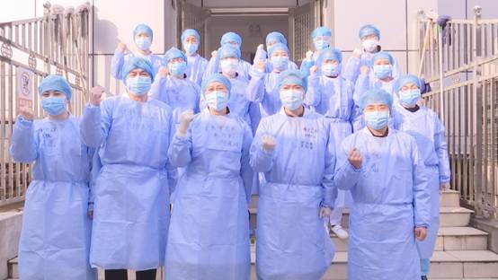 图片包含 人员, 建筑物, 站立, 男士

描述已自动生成